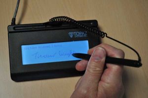 Electronic Signature Pad for Parcel Tracking